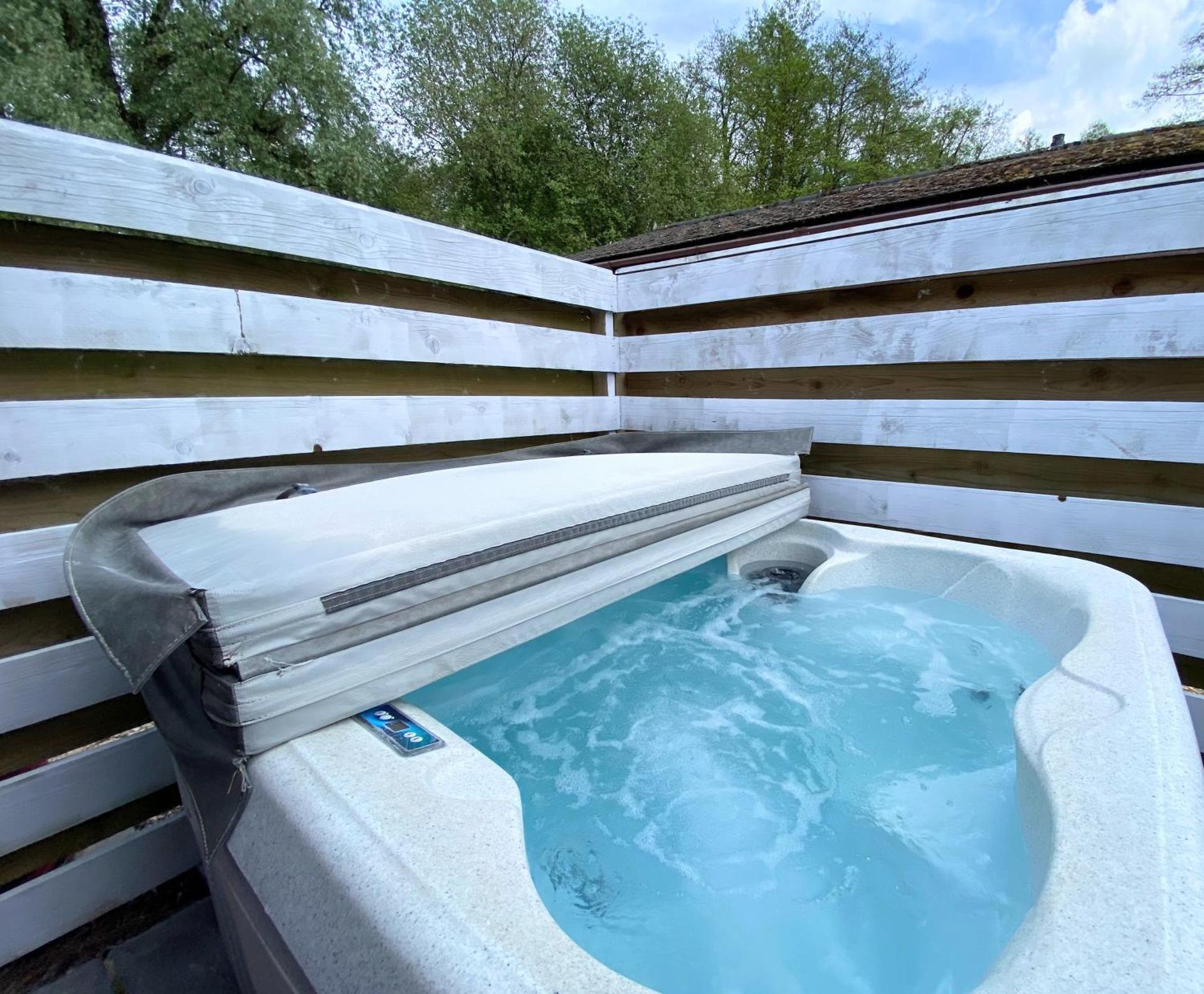 Magpie 5 Hot Tub HuntersMoon-Warminster-Bath-Wiltshire