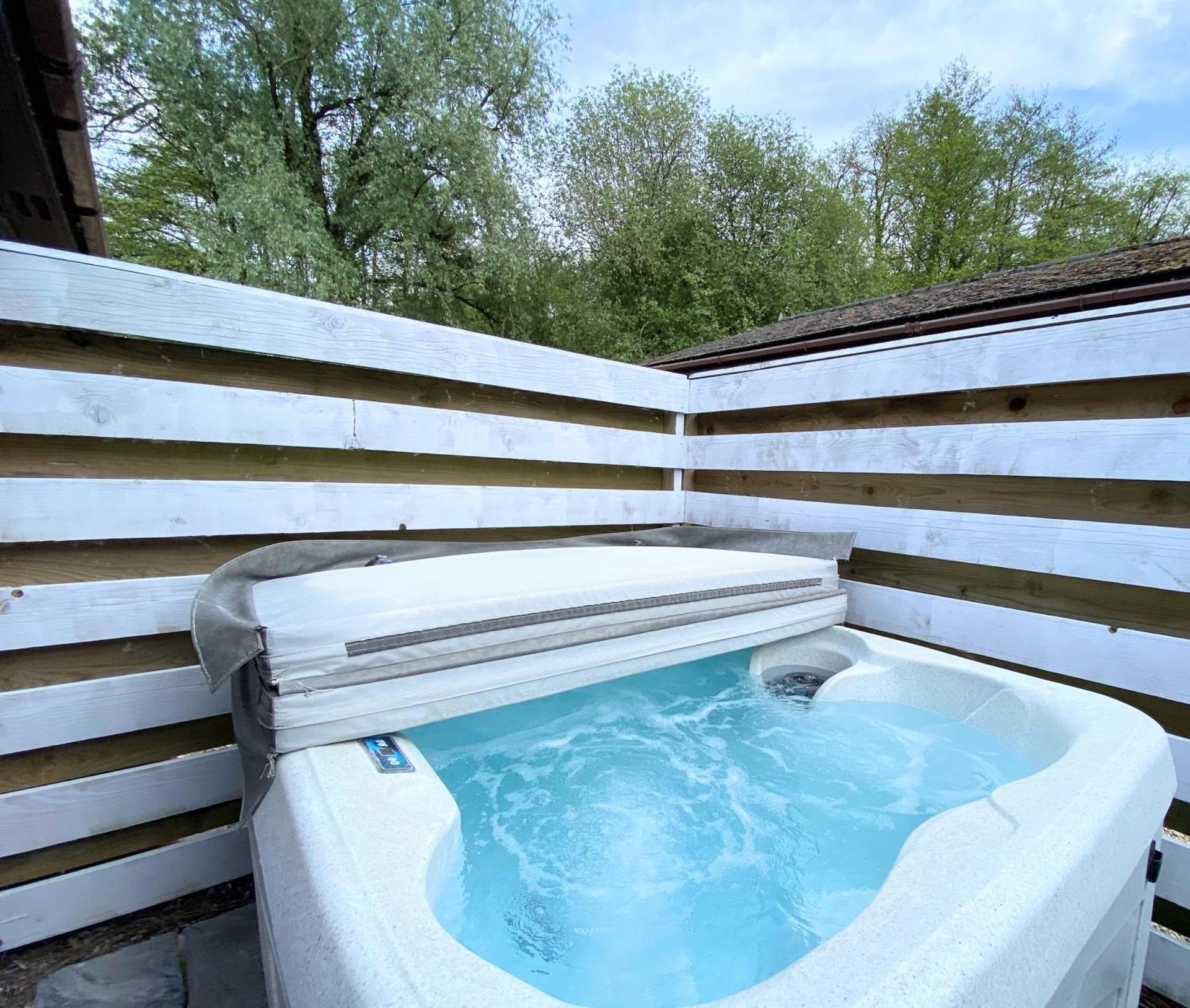 Magpie 5 Hot Tub HuntersMoon-Warminster-Bath-Wiltshire