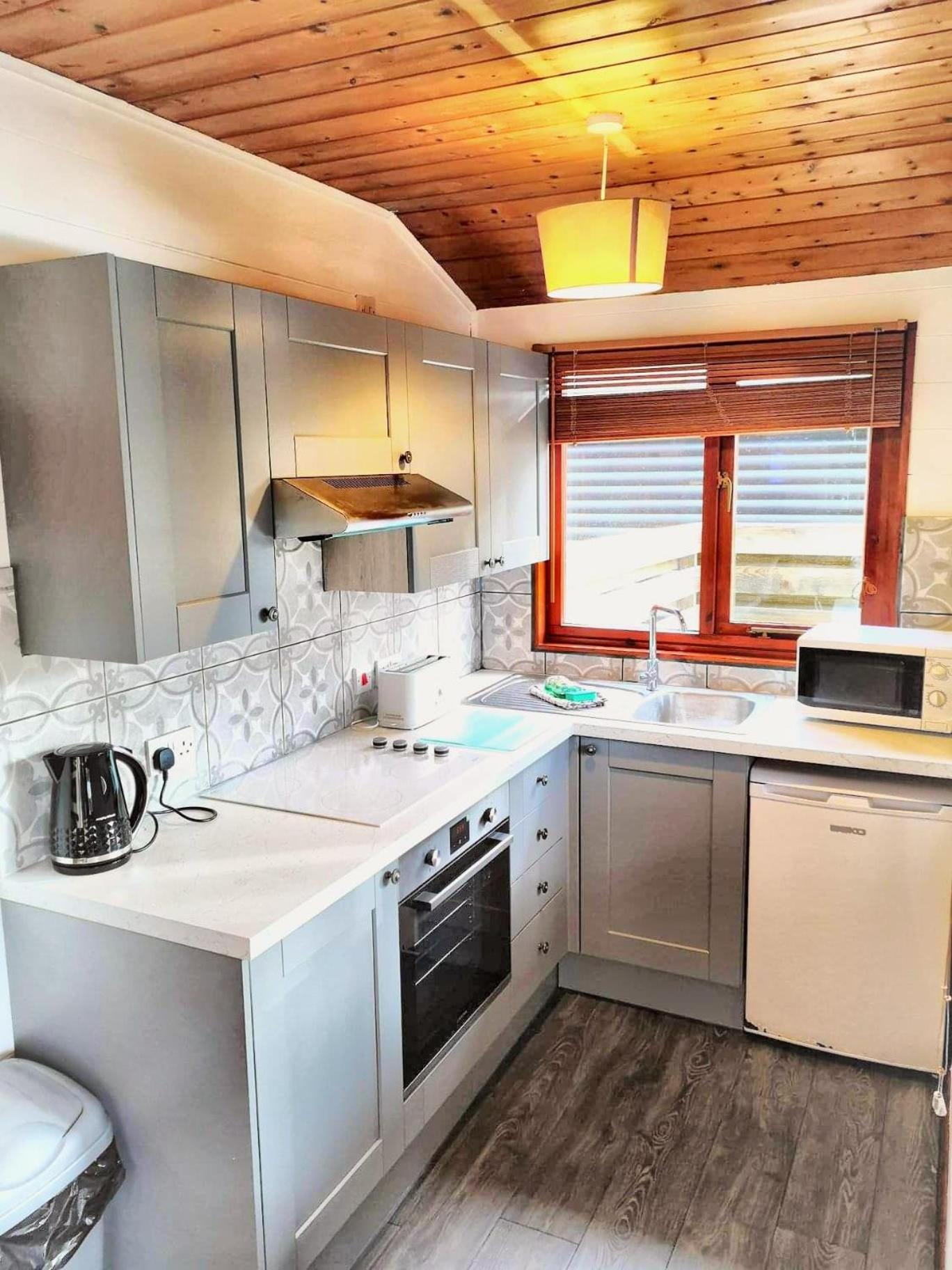 Magpie 5 Hot Tub HuntersMoon-Warminster-Bath-Wiltshire