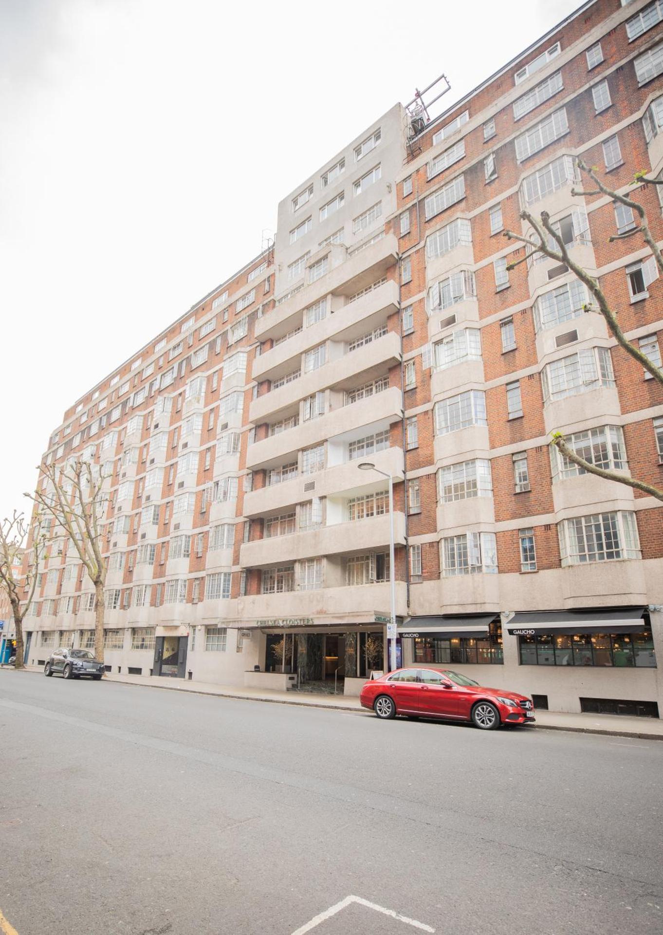 One bedroom at Chelsea cloister Hotel