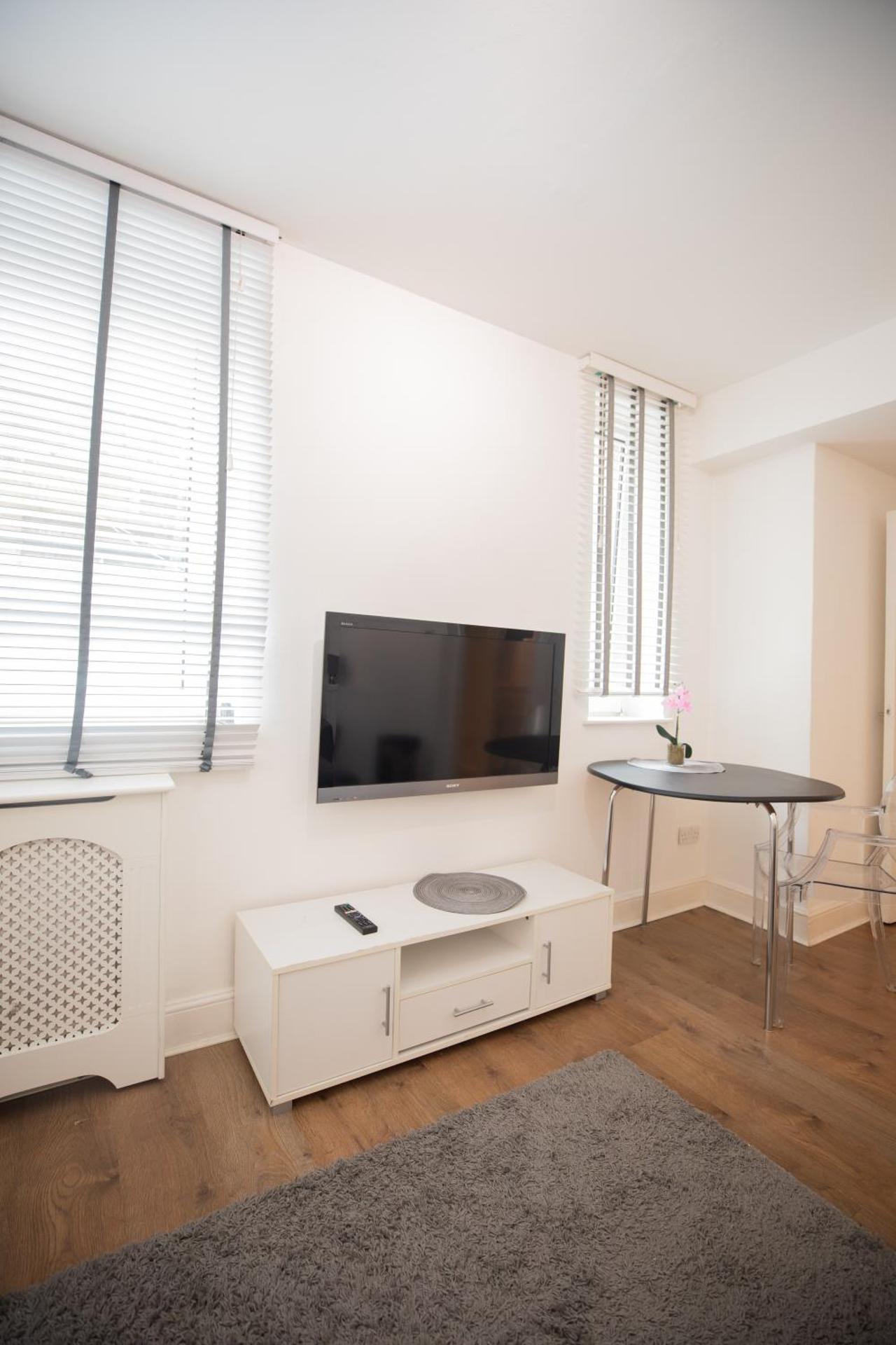 One bedroom at Chelsea cloister Hotel