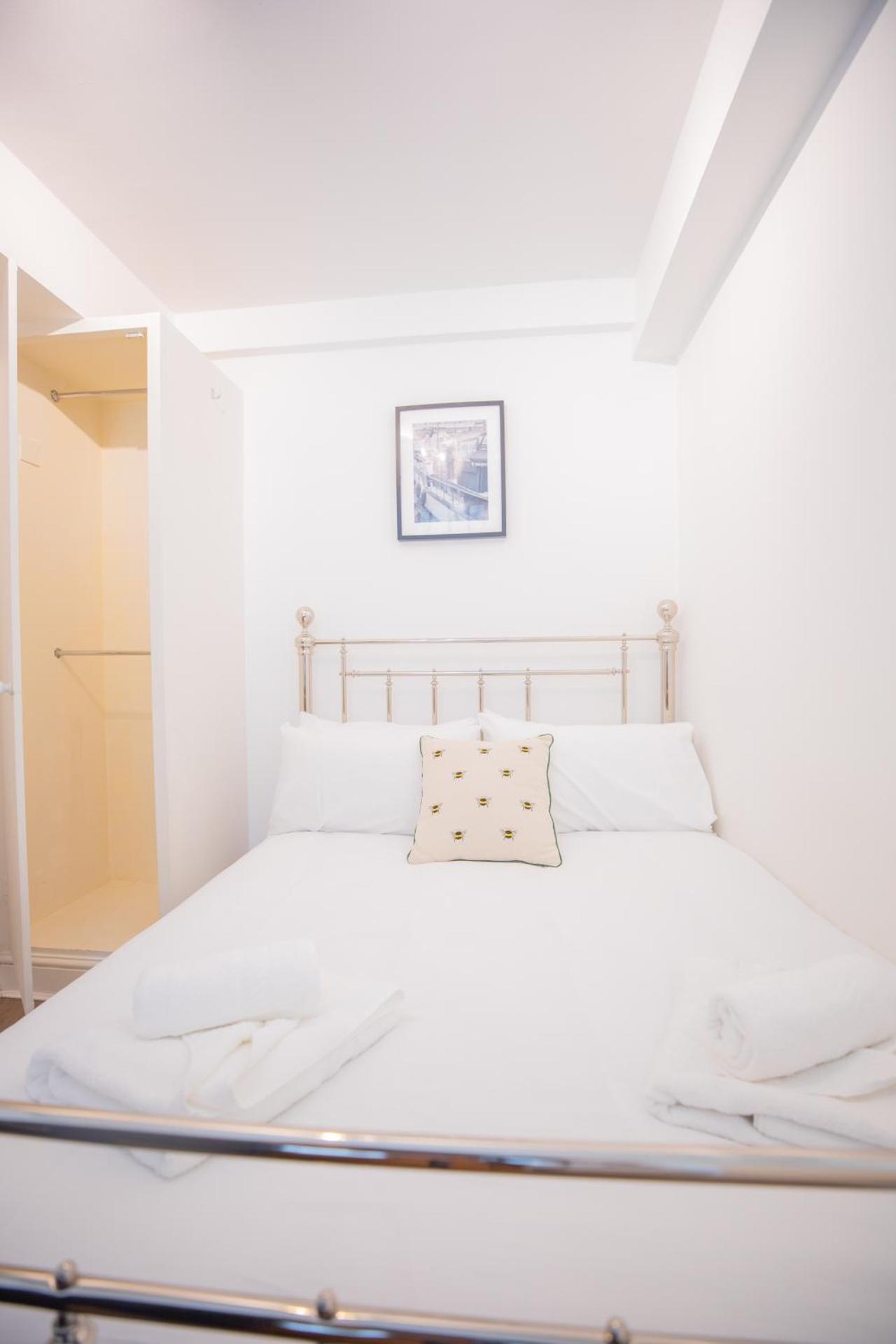 One bedroom at Chelsea cloister Hotel