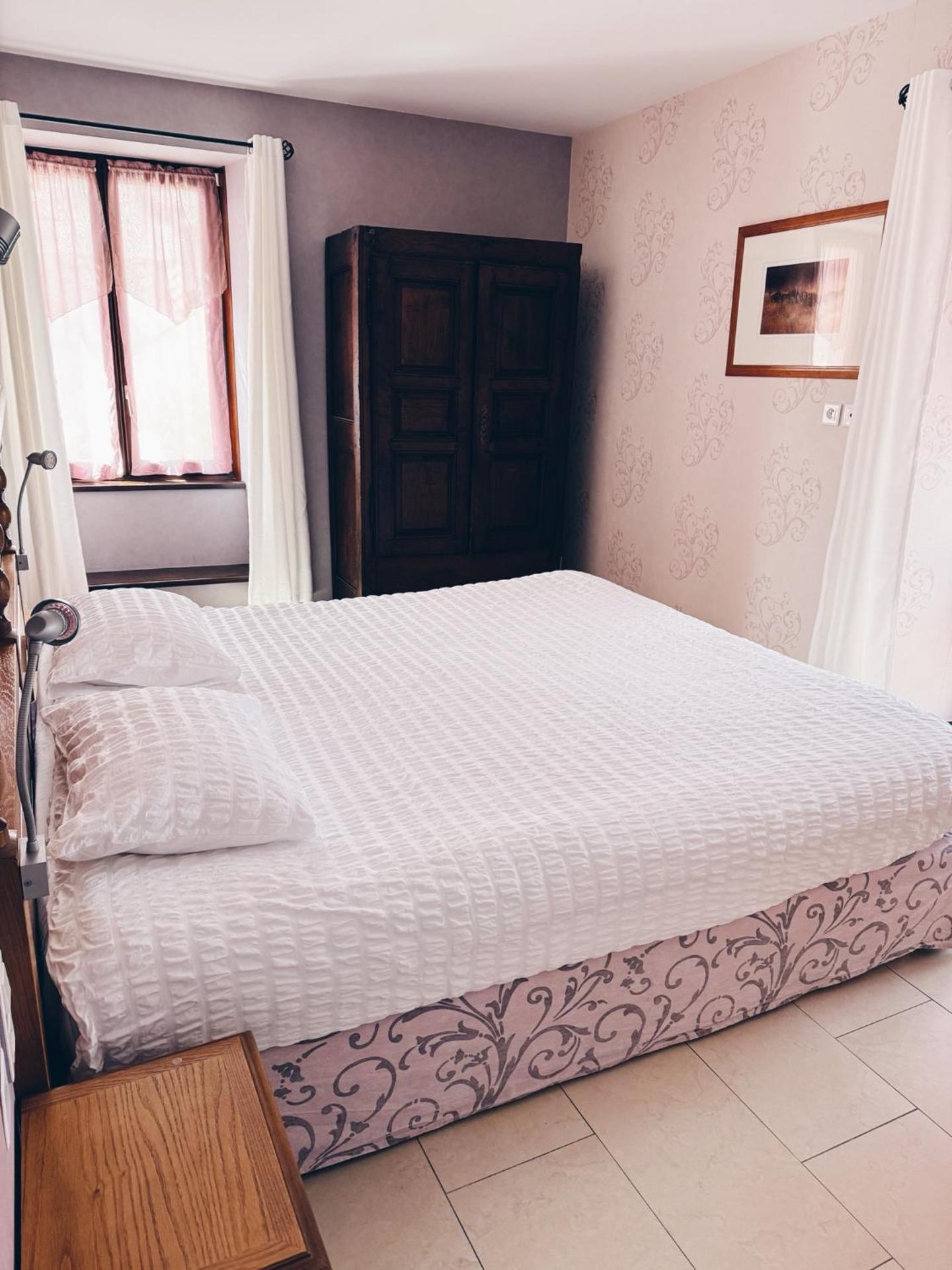 One-Bedroom Apartment with Pool View