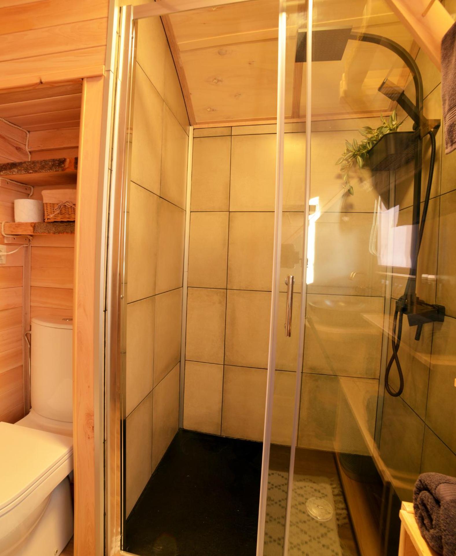 Insolites à Chimay - Roulottes et Manoir - Roulotte Colibri