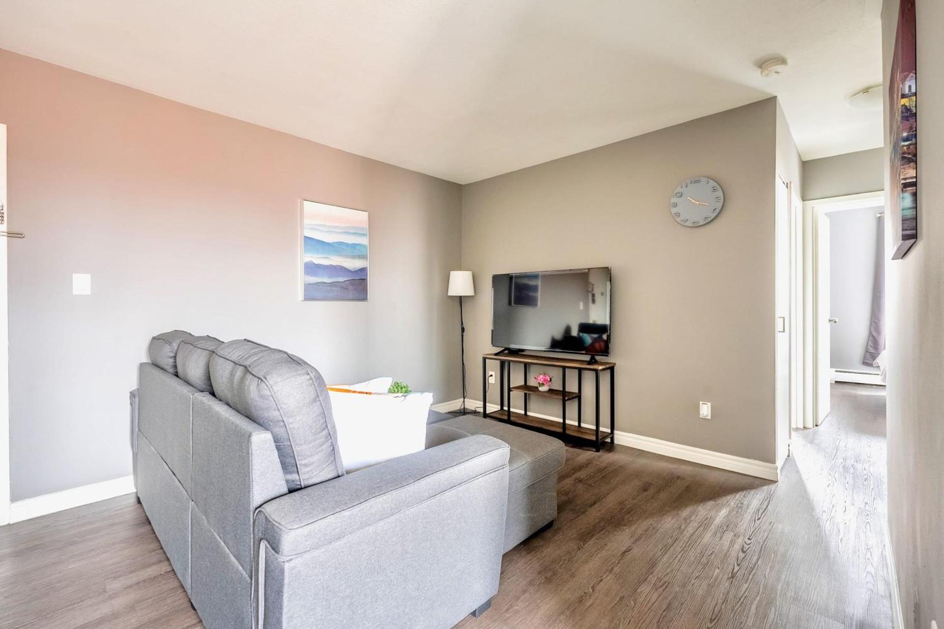 Newly Renovated 2BR Unit in Glenview West