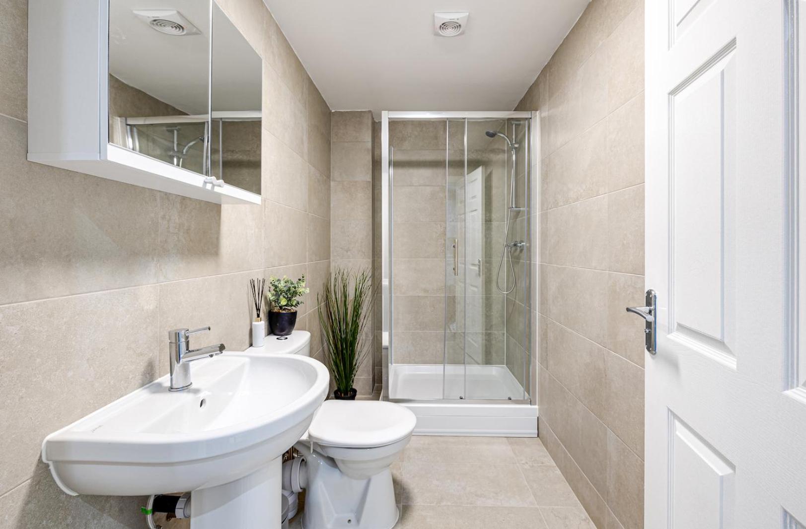 Top Floor Apartment with Private Balcony in Stockport Centre by HASS HAUS