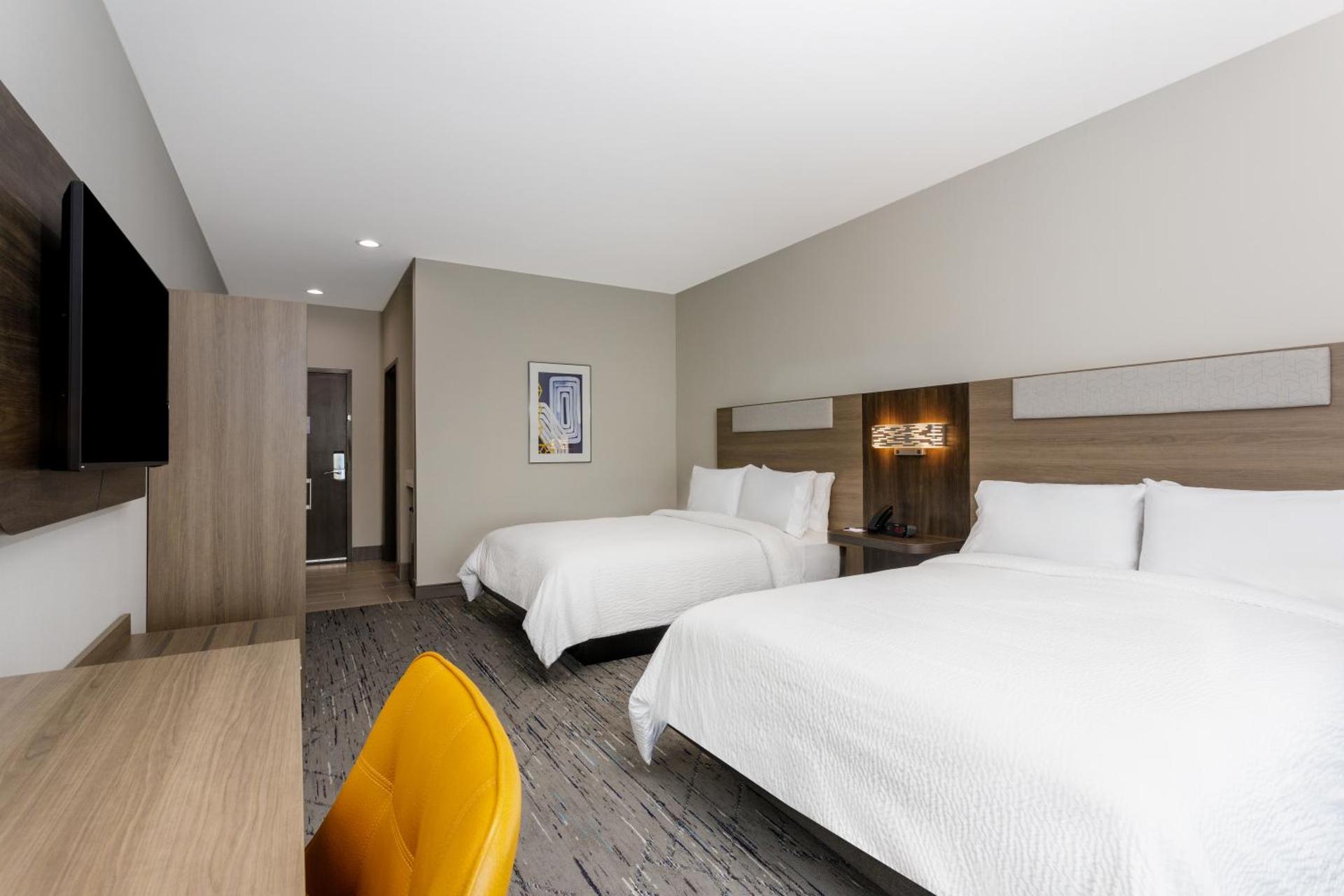 Holiday Inn Express & Suites Tampa Stadium - Airport Area by IHG
