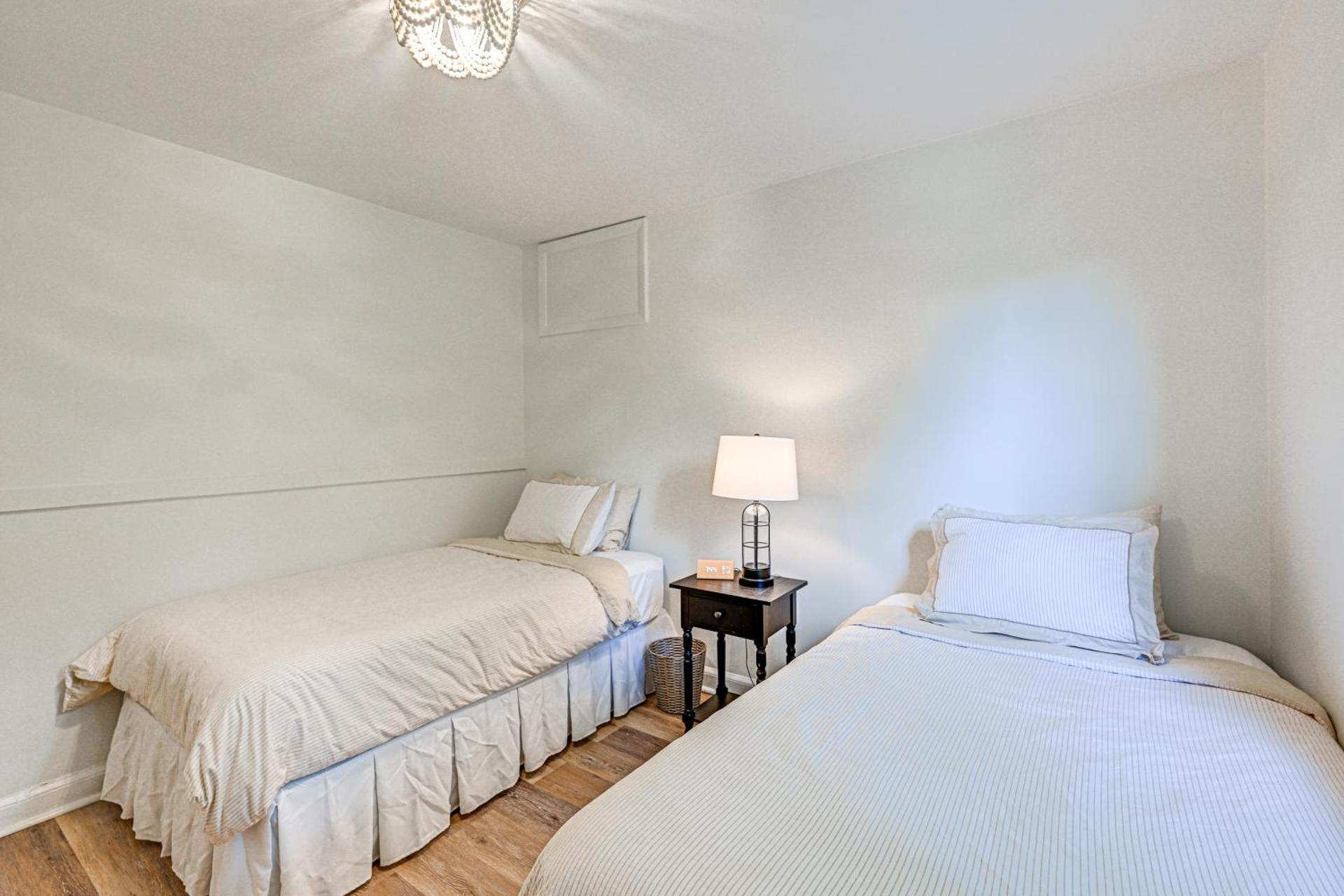 Historic Mamaroneck Guest House - Walk to Harbor!