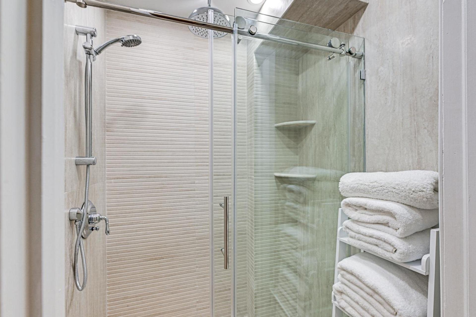 Historic Mamaroneck Guest House - Walk to Harbor!