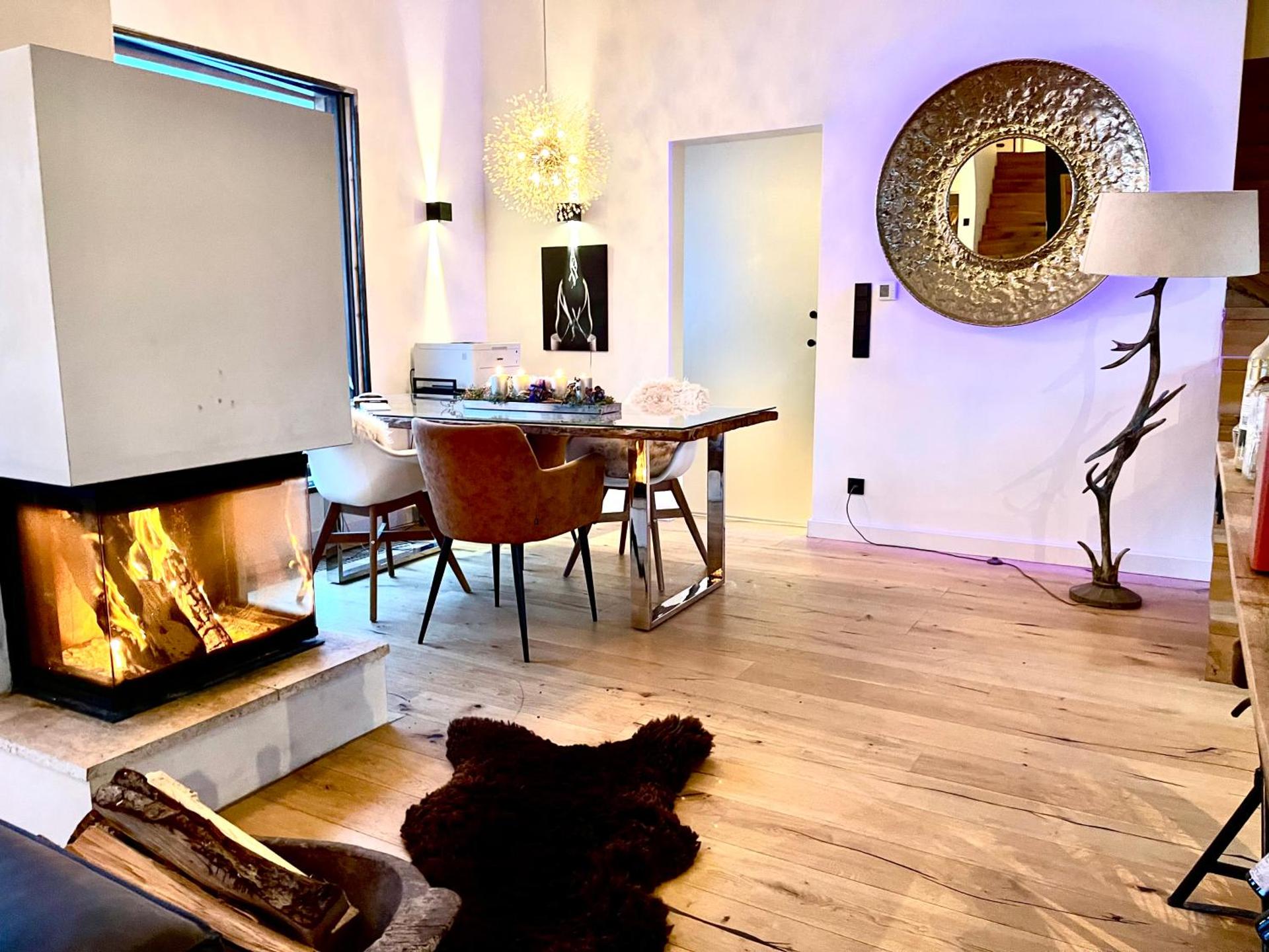 stylische Alpenlounge mit Pool, Blockhaus-Sauna und Jacuzzi für bis zu 12 Personen