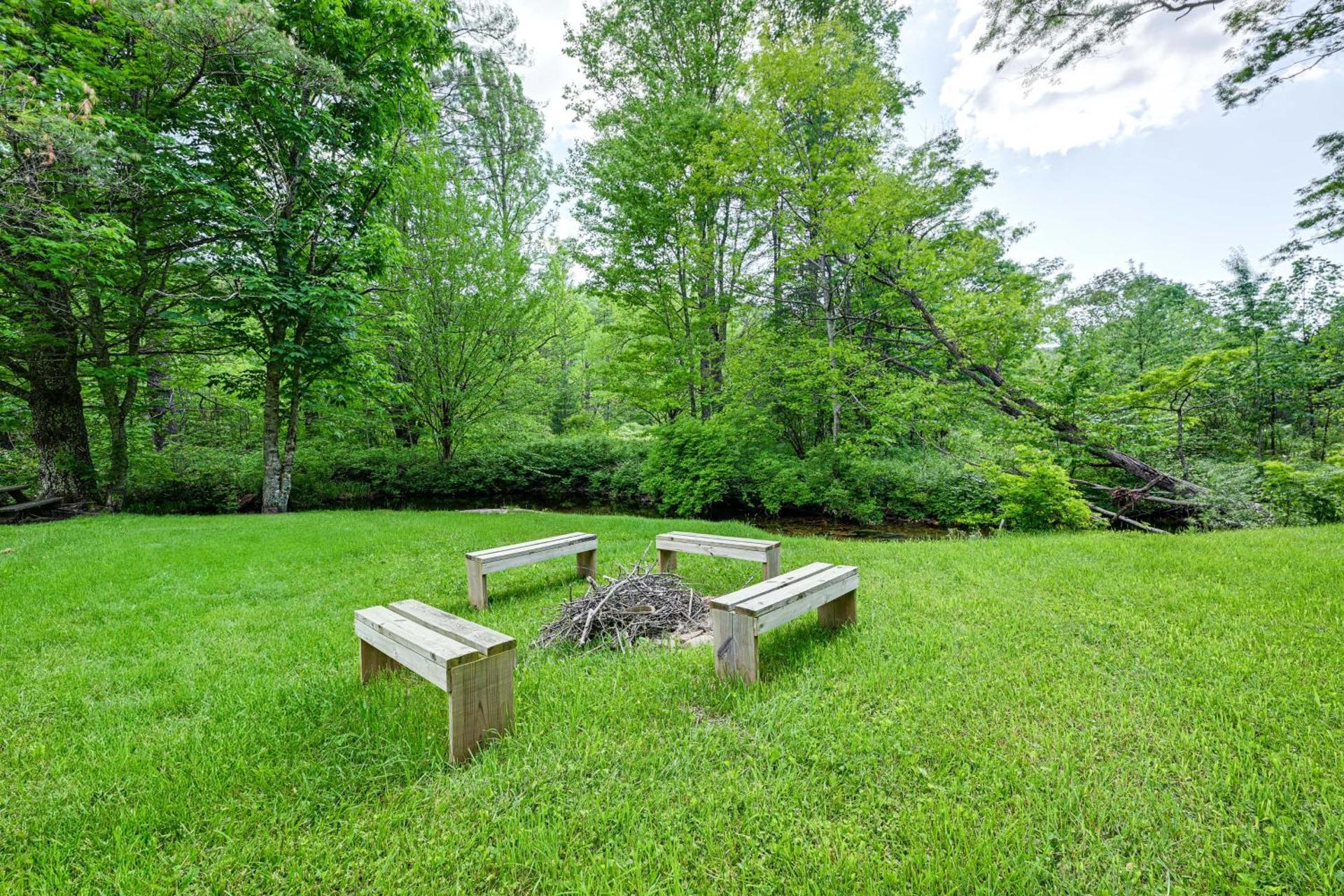 Highlands Cabin on Buck Creek about 8 Mi to Town!