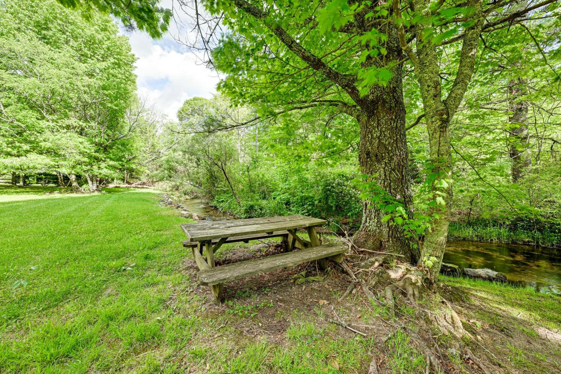 Highlands Cabin on Buck Creek about 8 Mi to Town!