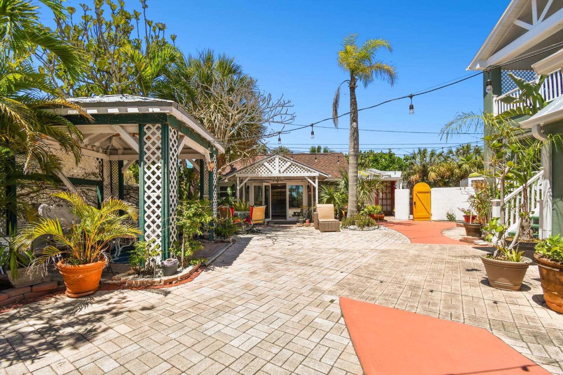 Standard Double Suite