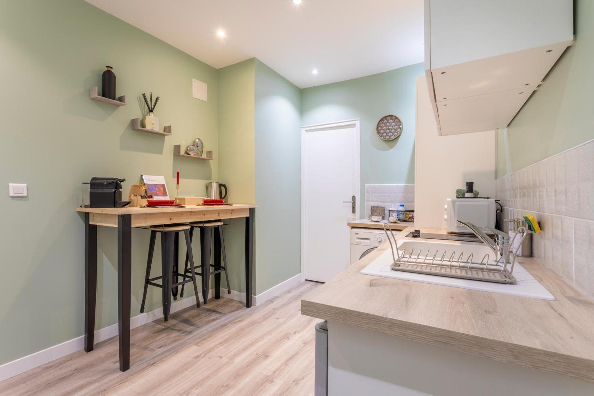 Kitchen or kitchenette