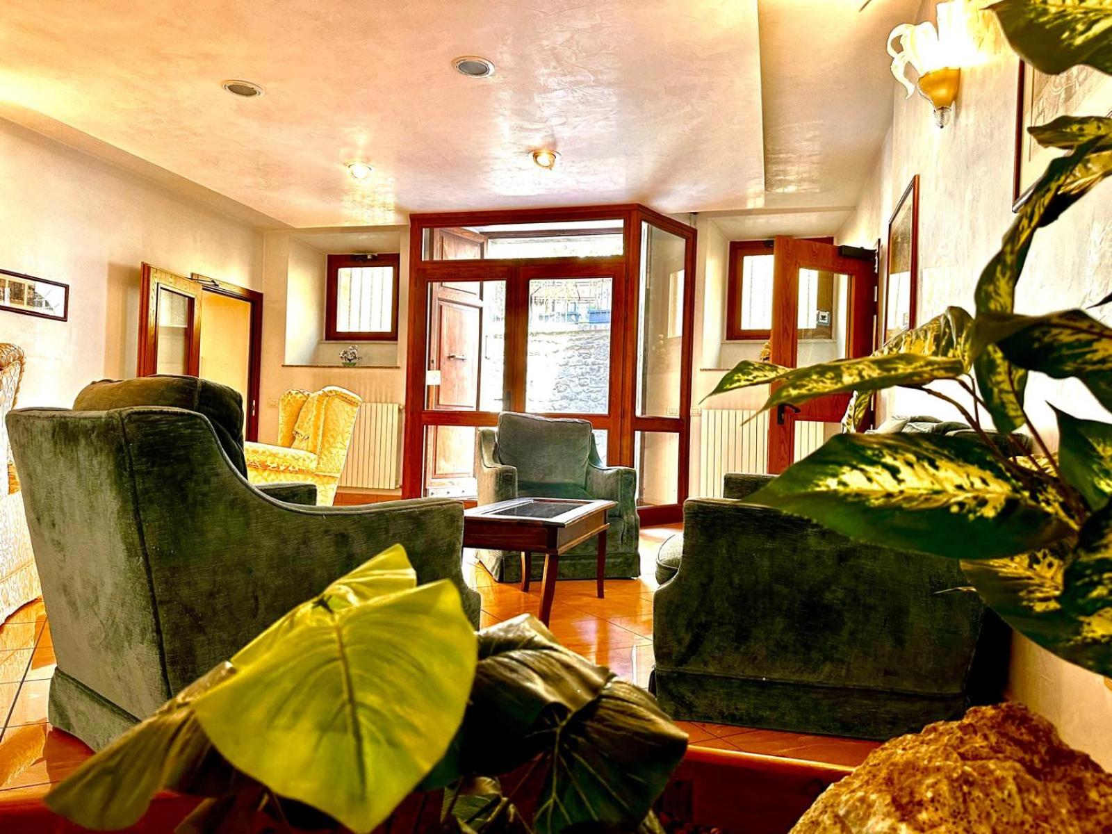 Communal lounge/ TV room