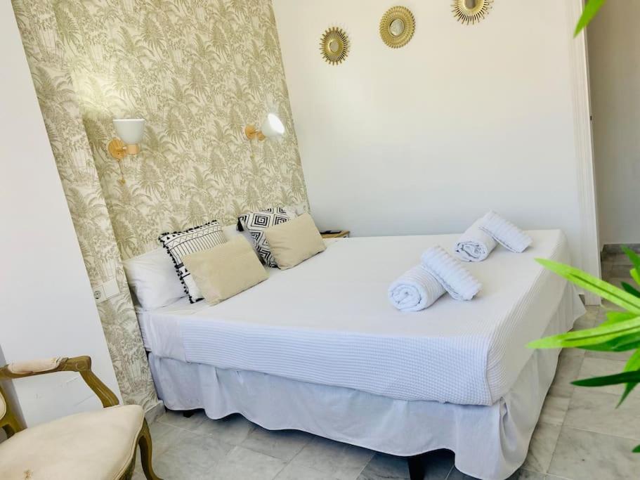 Urban Place in Marbella close to beach with pool and garage