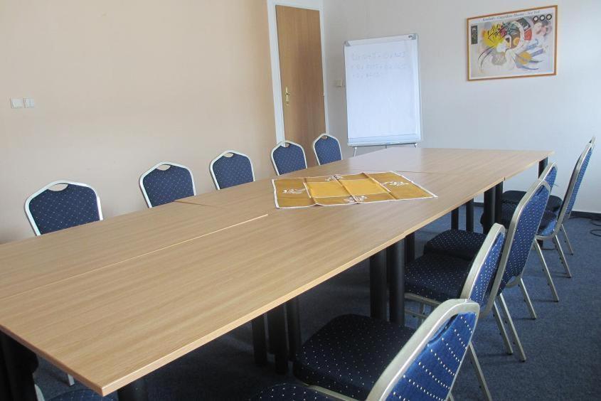 Meeting/conference room