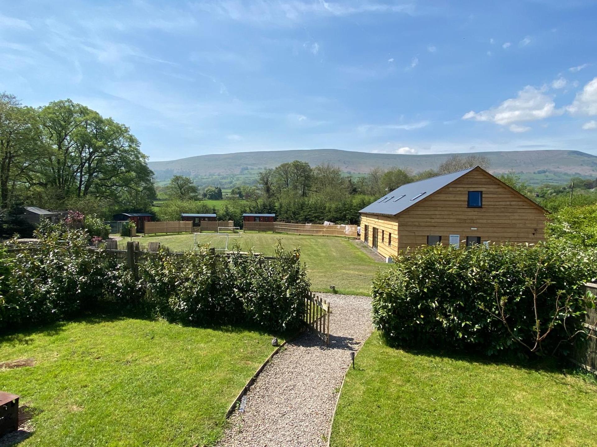 stylish and modern Spacious 2 bedroom apartment