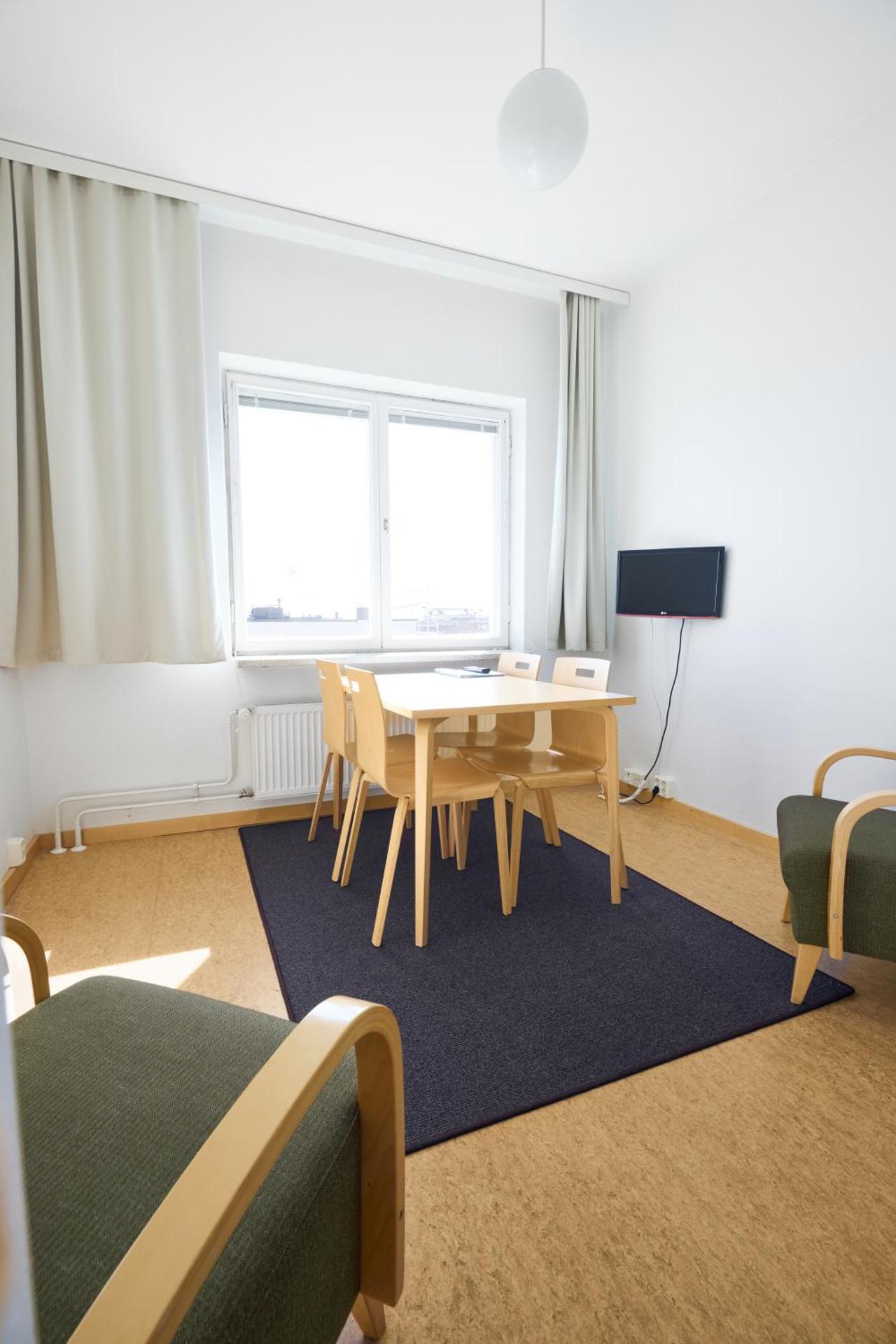 Communal lounge/ TV room