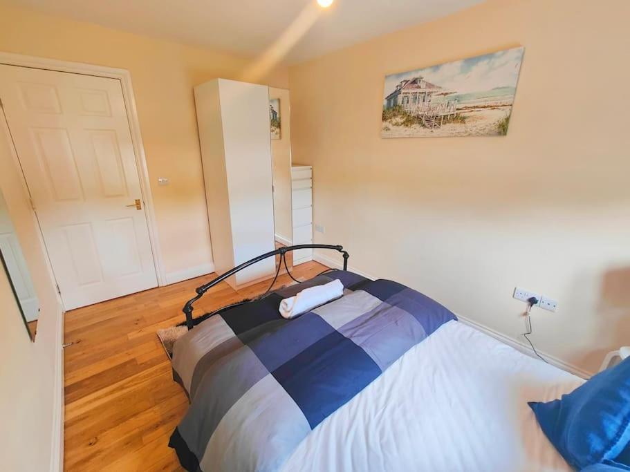 2 Bed Flat,Sleeps 4,Wifi,Near Cabot Circus,BRI 1mi