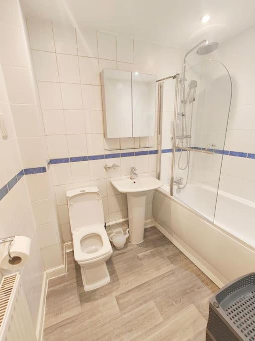 2 Bed Flat,Sleeps 4,Wifi,Near Cabot Circus,BRI 1mi