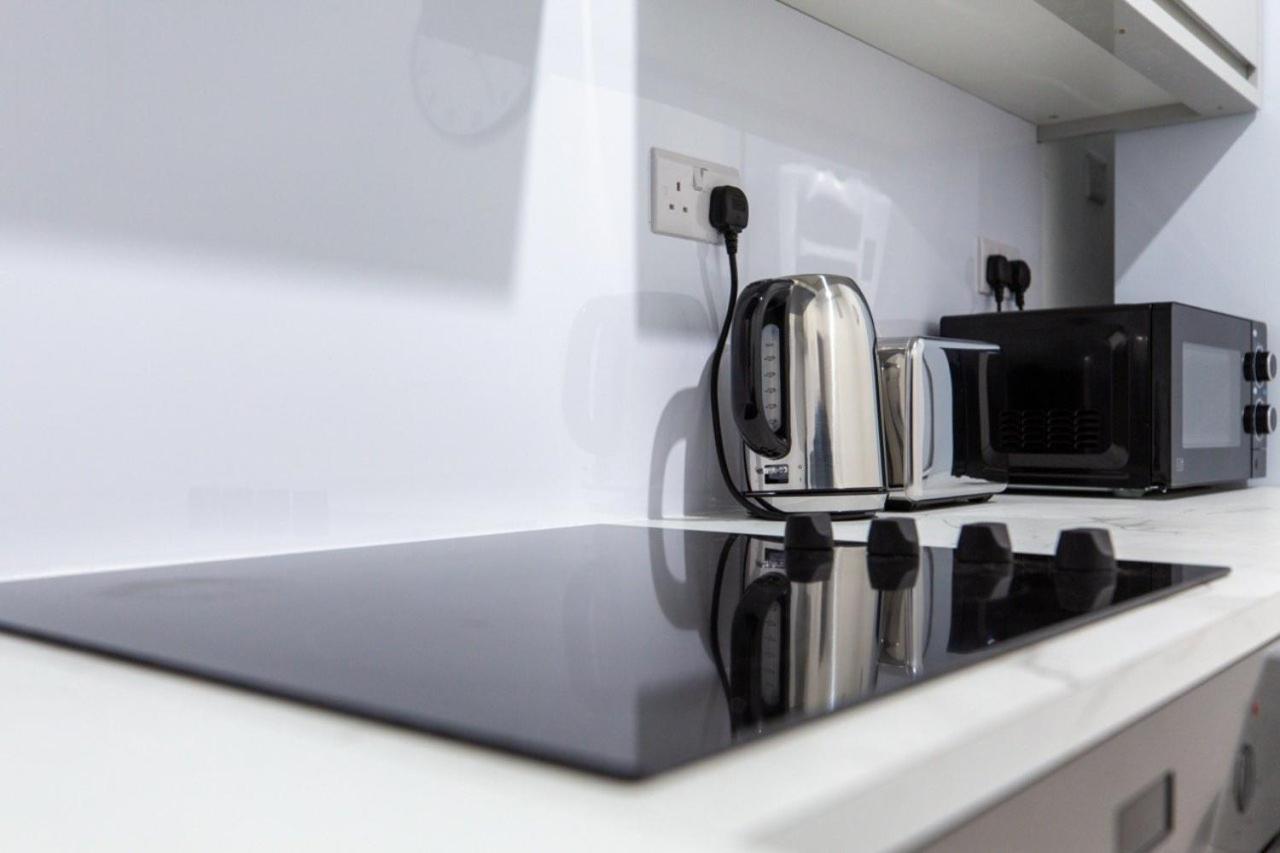 Flat 1 High Road – Room A & B