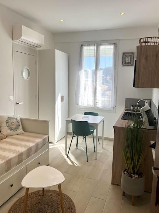 Studio Le Calypso les pieds dans l'eau 10 m mer