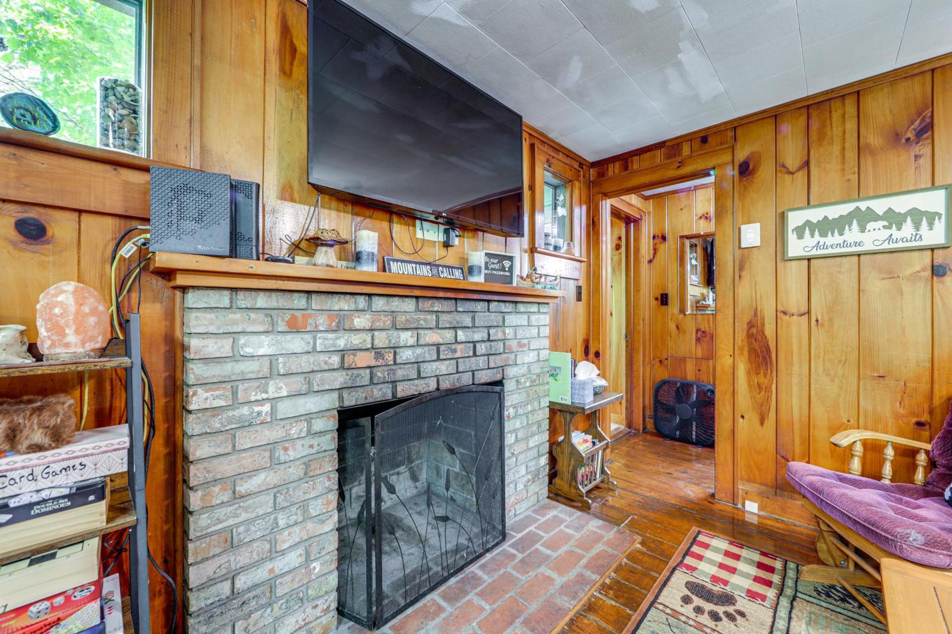 Pet-Friendly Creekside Cabin with Pool Access!