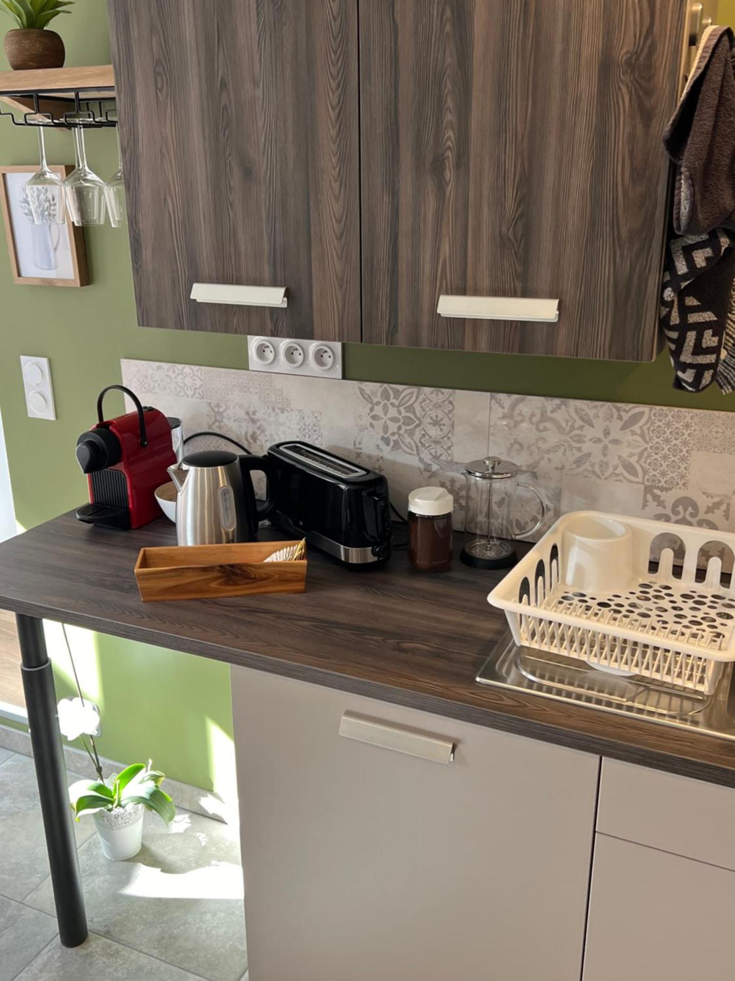 Kitchen or kitchenette