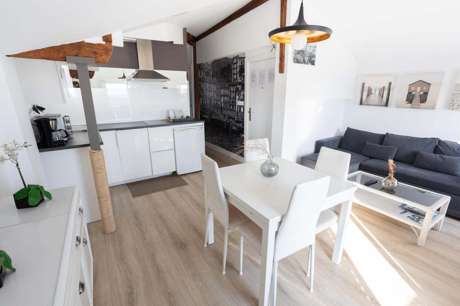 Torrontero con vistas al mar