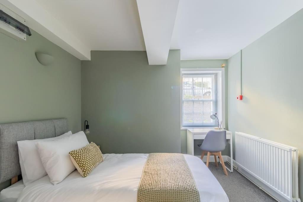 Montpellier Courtyard