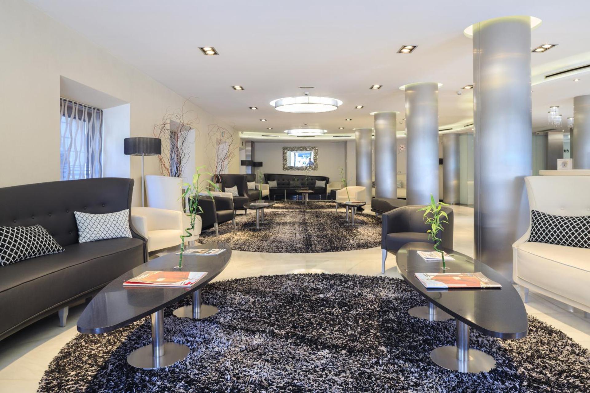 Communal lounge/ TV room