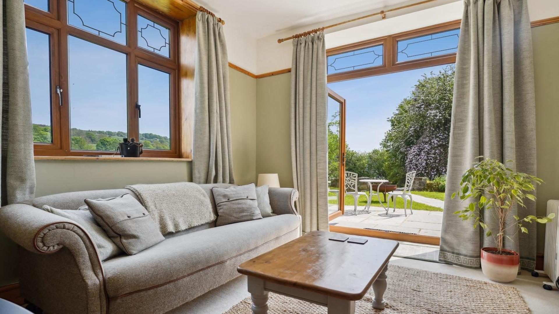 Tranquil countryside cottage for two