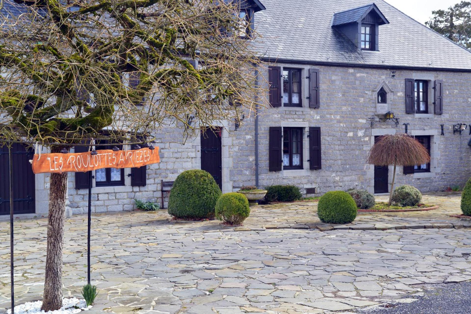 Insolites à Chimay - Roulottes et Manoir - Roulotte Colibri