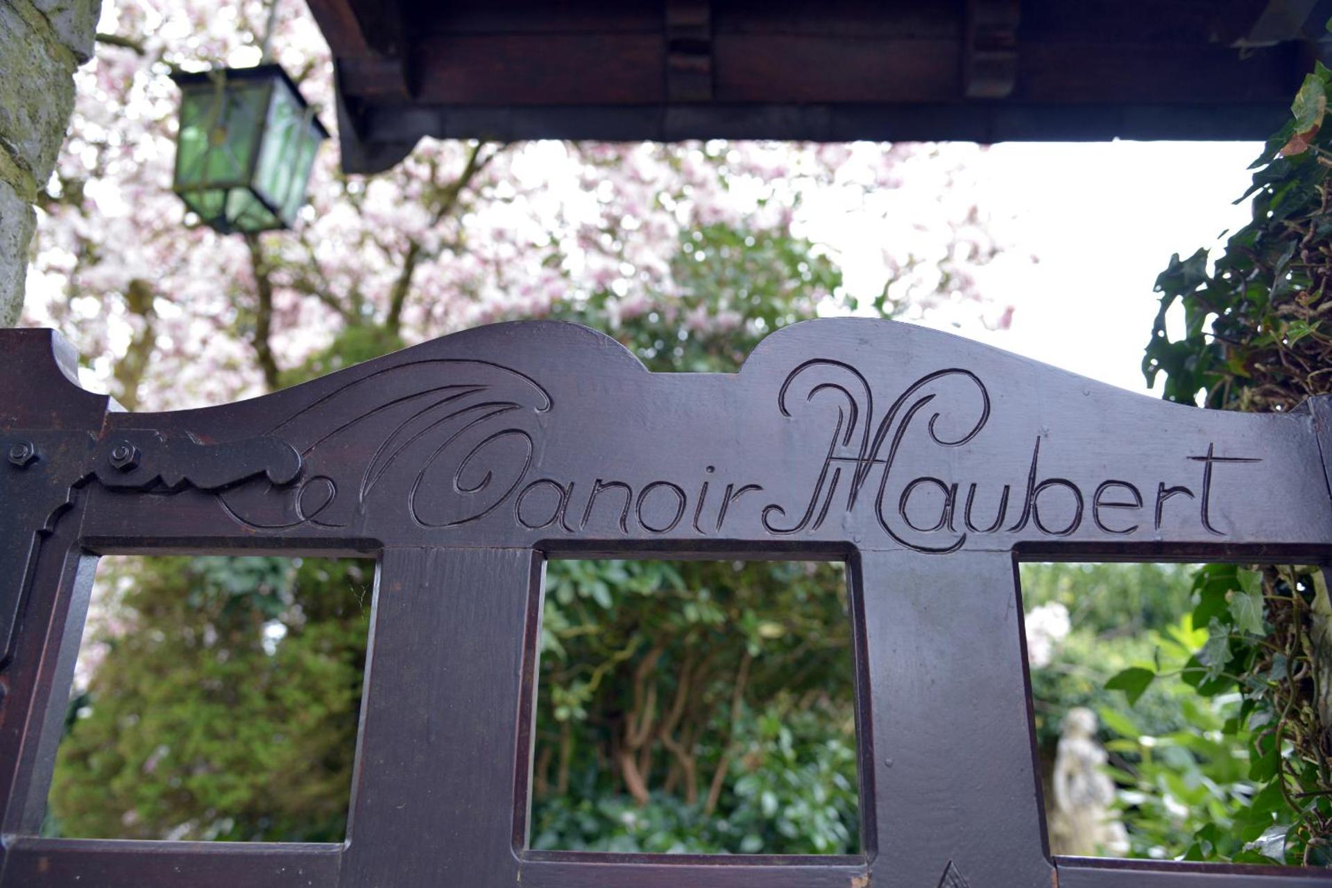 Insolites à Chimay - Roulottes et Manoir - Roulotte Colibri