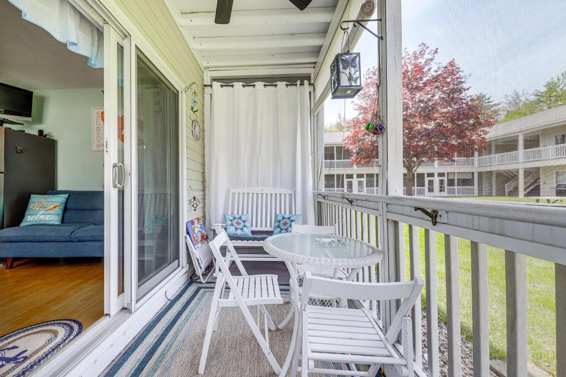 2 Mi to Drakes Island Beach Condo with Porch!