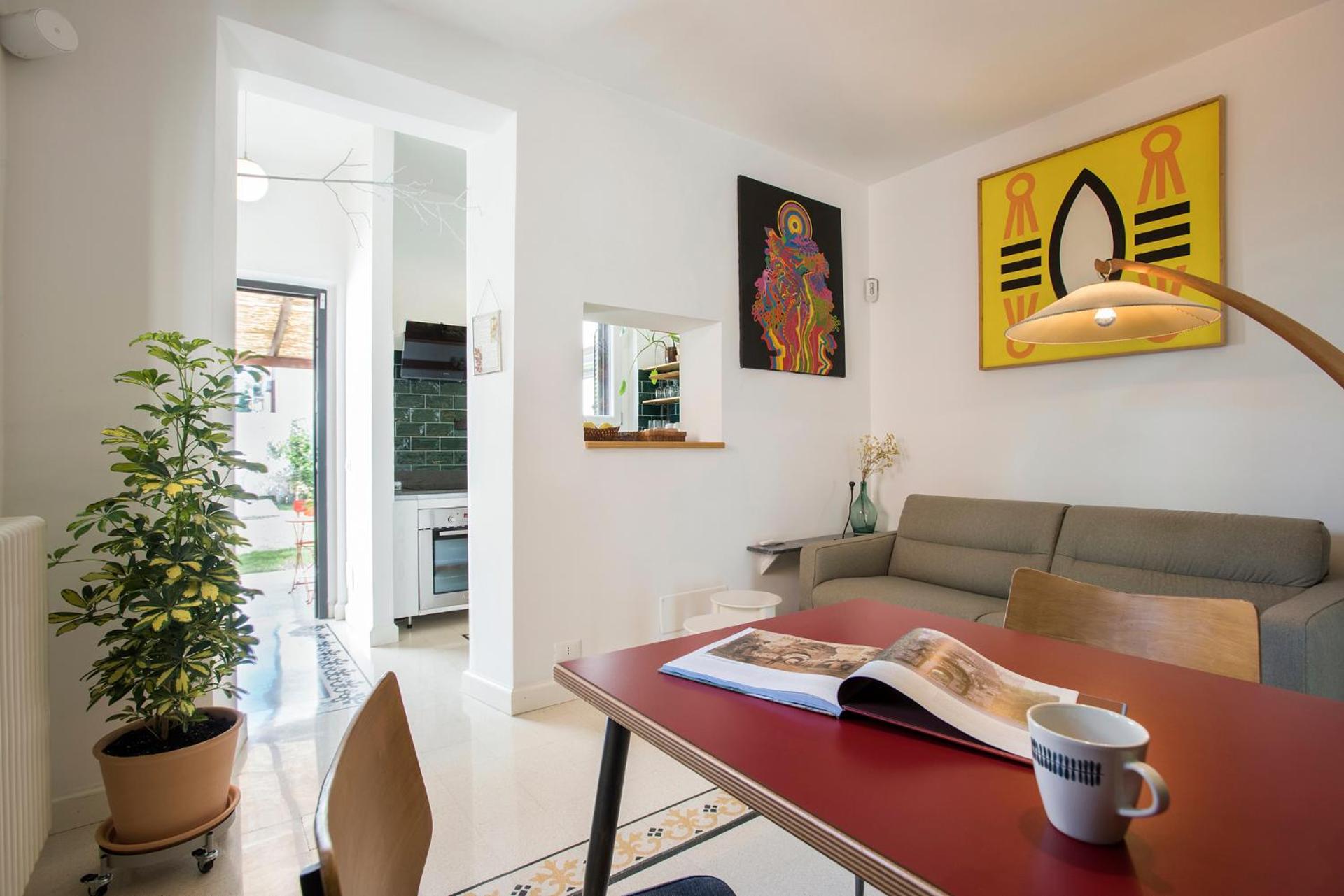 Communal lounge/ TV room