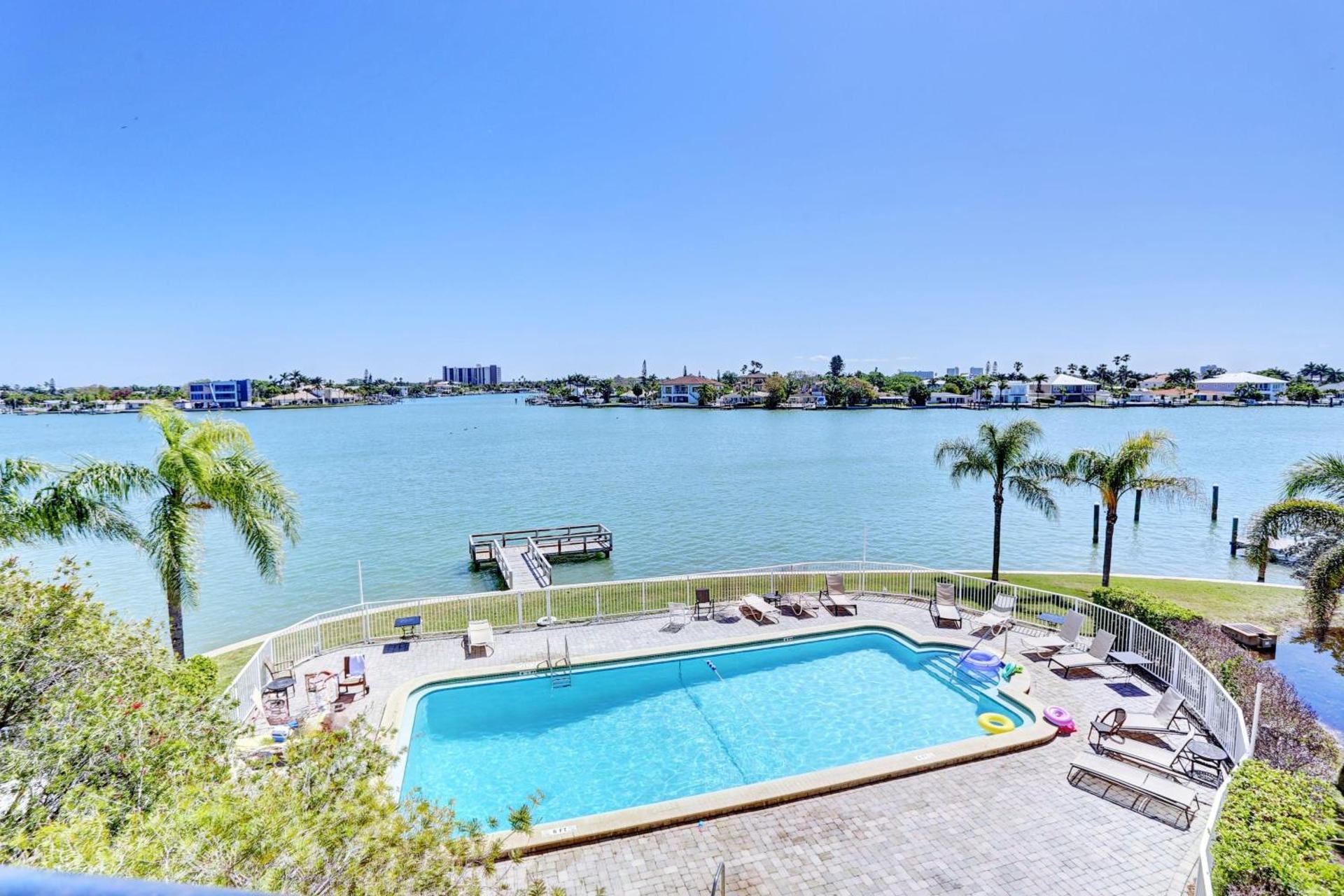 Palms Of Treasure Island #210