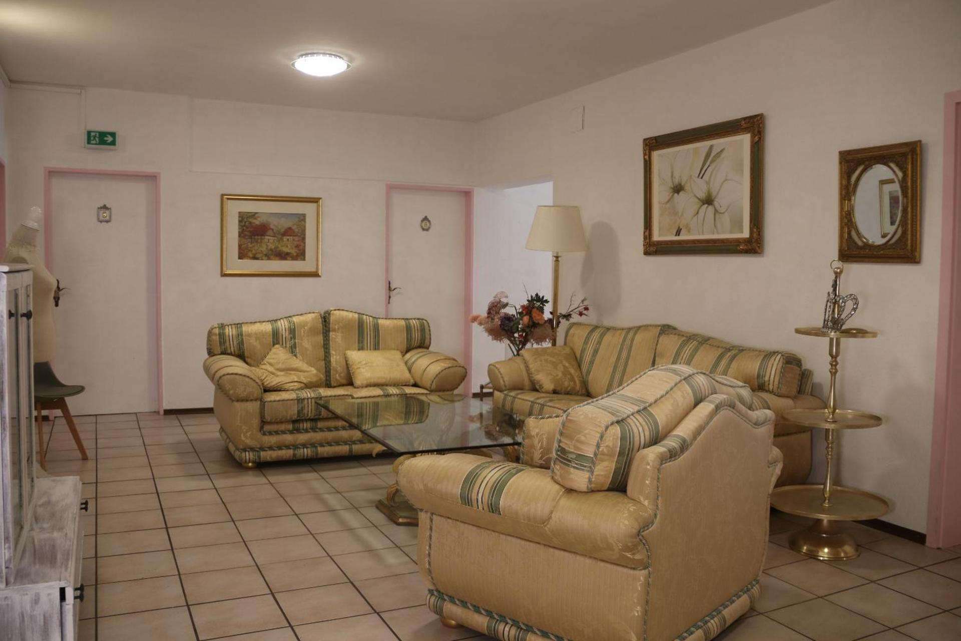 Communal lounge/ TV room