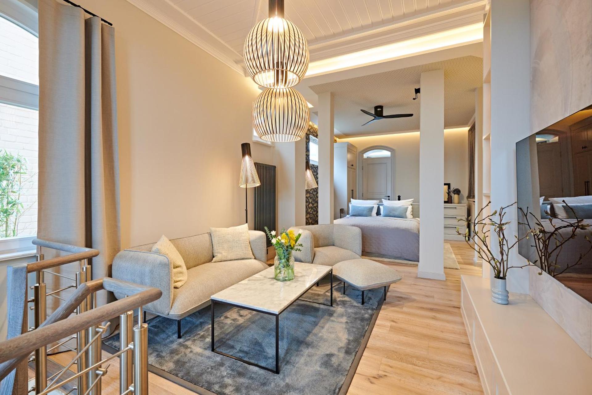 Goldmädchen 93 - Beach Studio