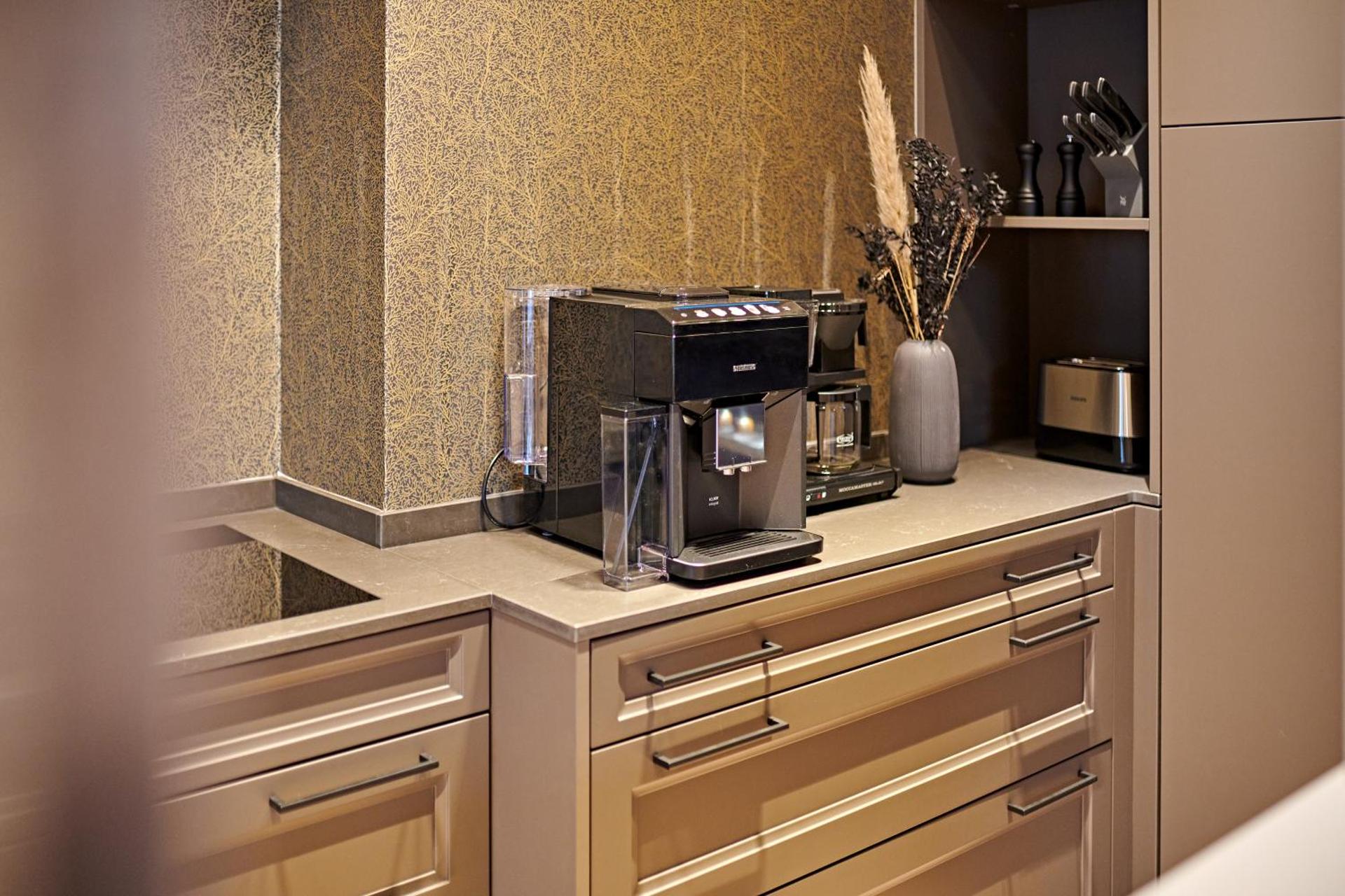 Goldmädchen 93 - Beach Studio