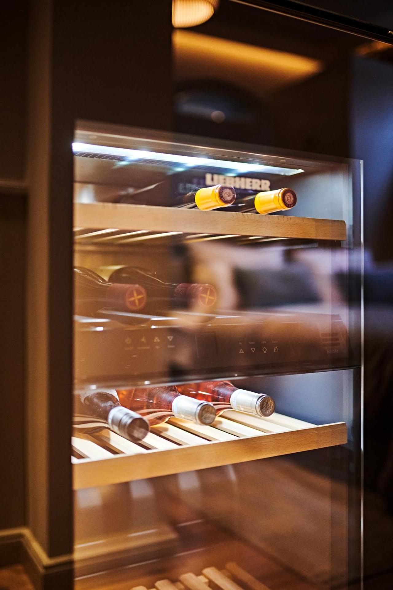 Goldmädchen 93 - Beach Studio