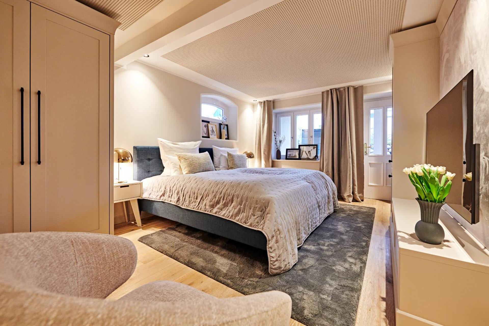 Goldmädchen 93 - Beach Studio