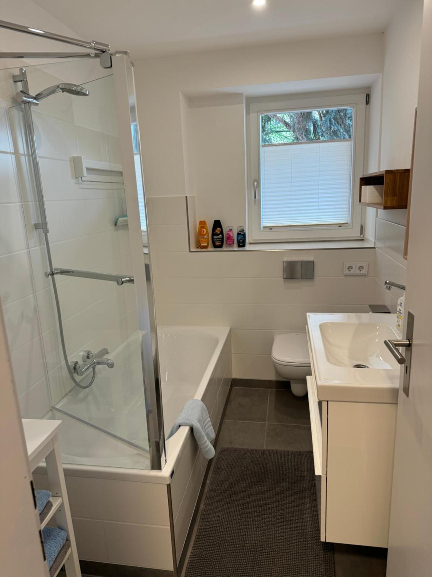 Wohnung Stadtmitte Würzburg, Küche, Balkon.