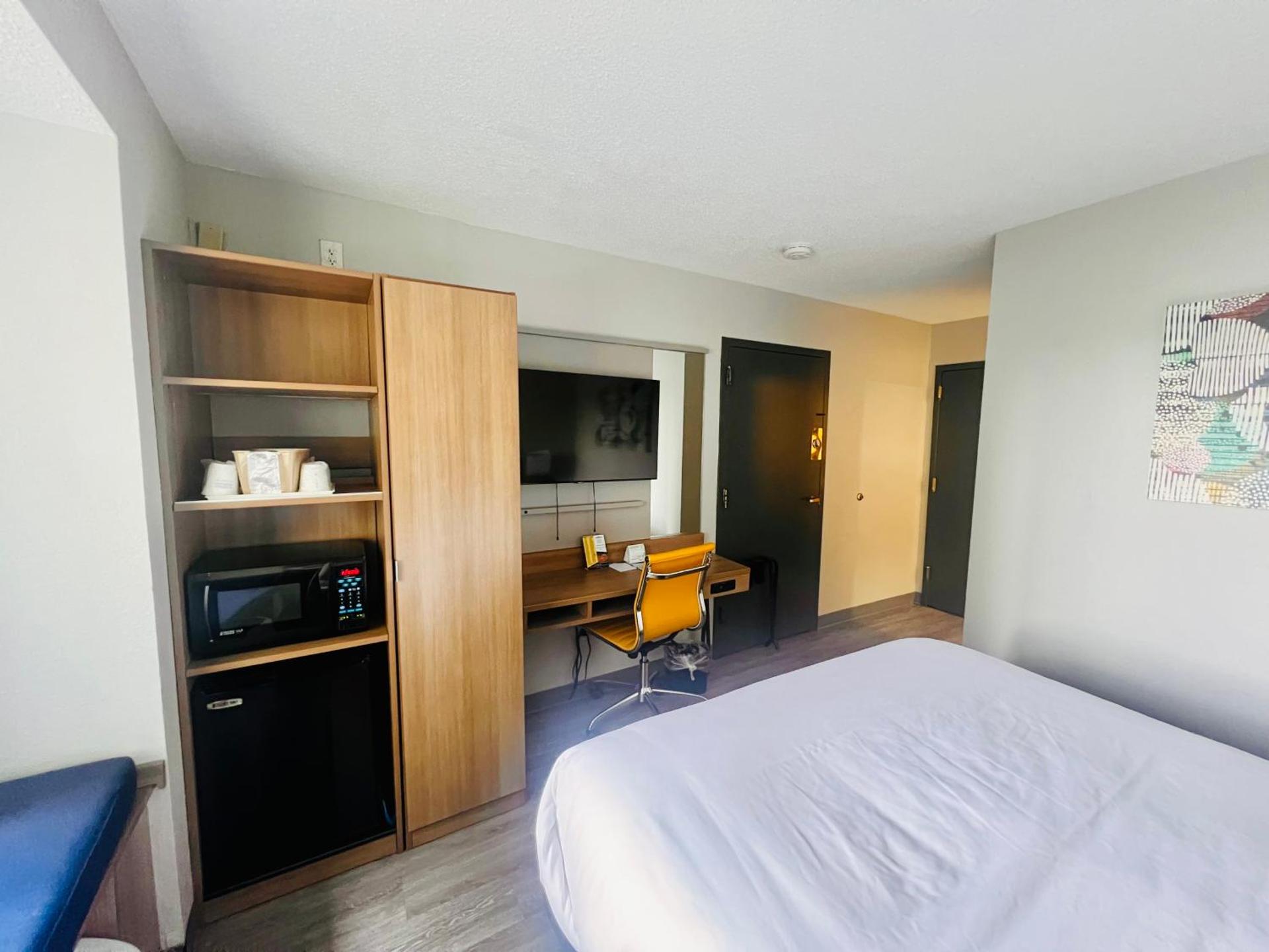 Queen Room - Disability Access - Non-Smoking