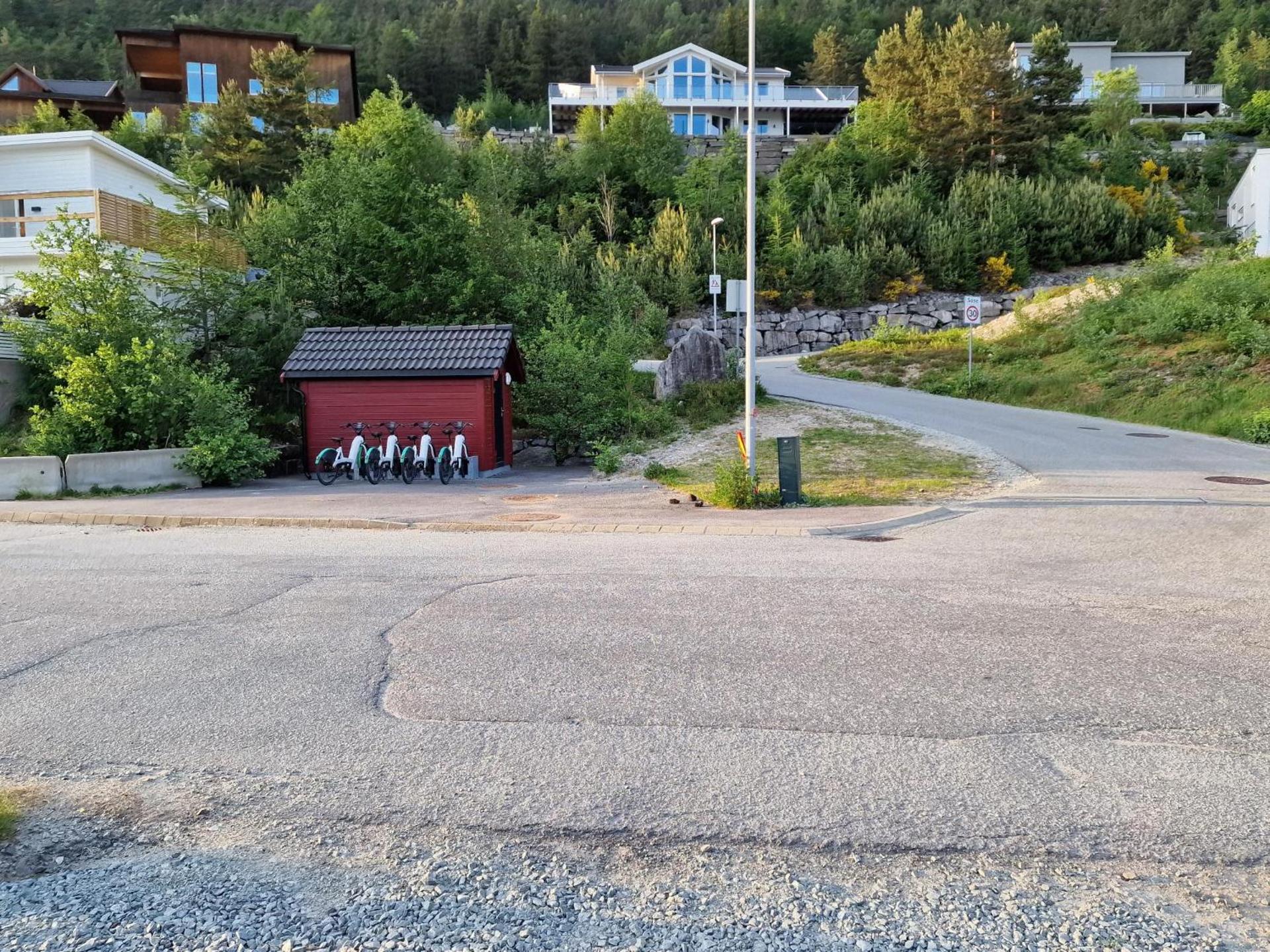 Three-Bedroom Apartment with Lake View