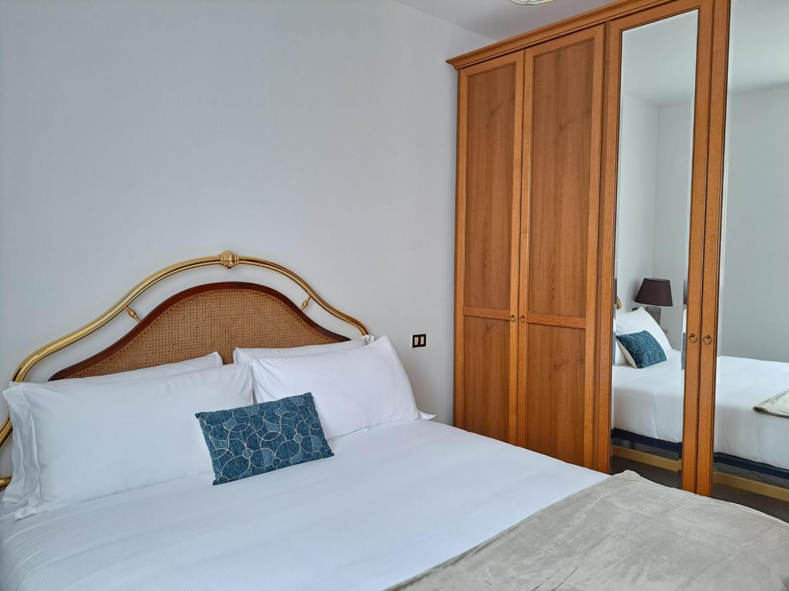 Casa Sofi by Quokka 360 - near Rezzonico Castle