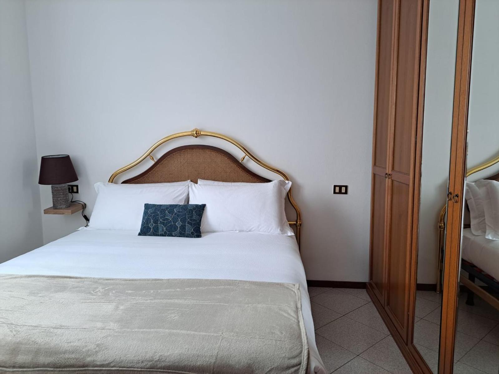 Casa Sofi by Quokka 360 - near Rezzonico Castle