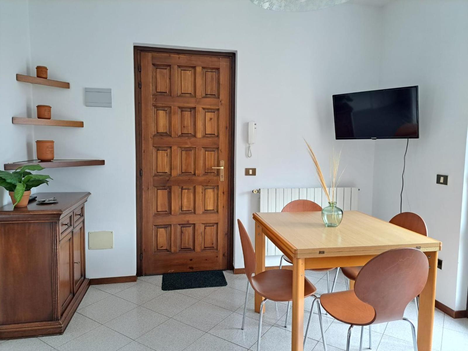 Casa Sofi by Quokka 360 - near Rezzonico Castle