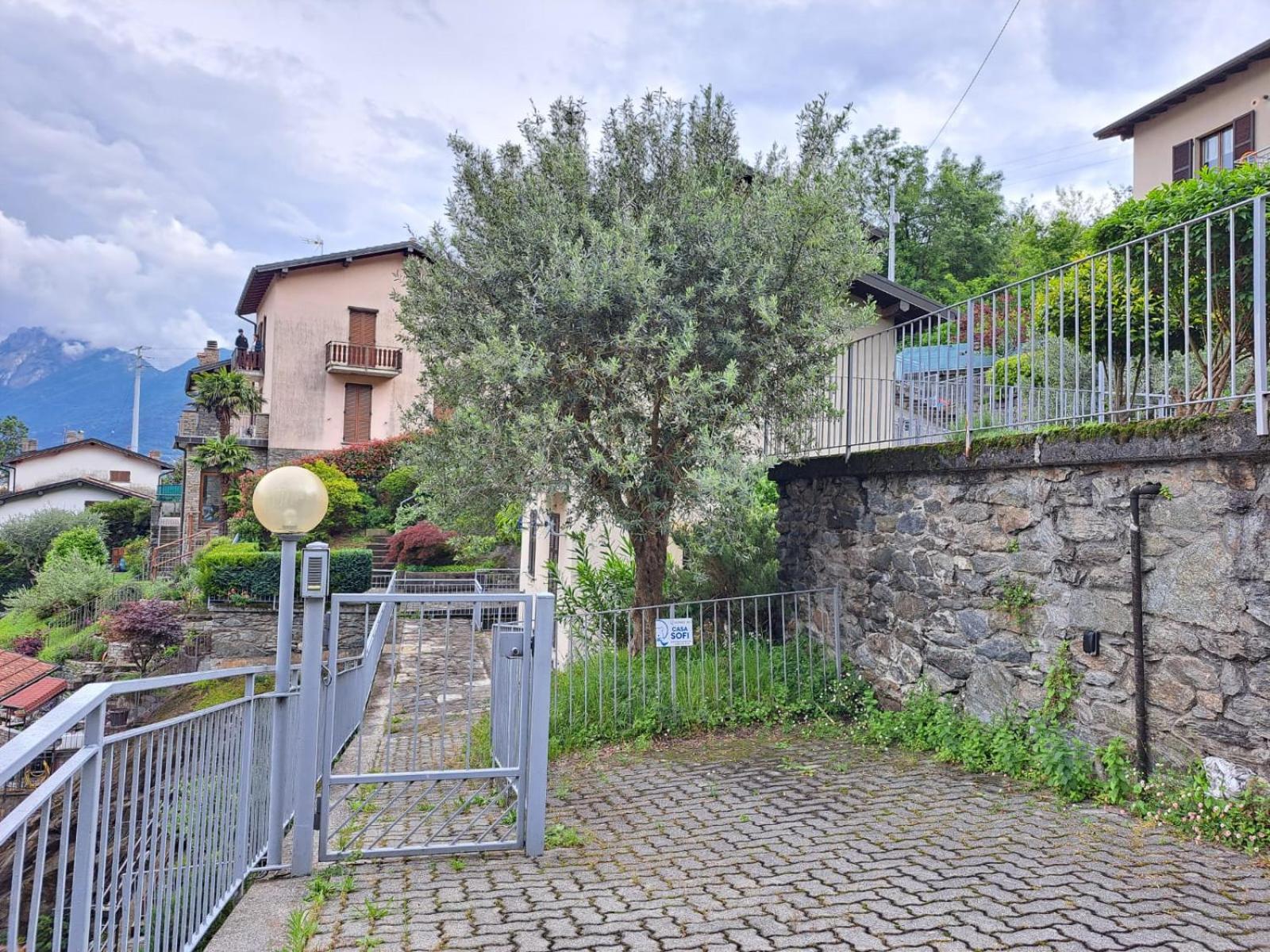 Casa Sofi by Quokka 360 - near Rezzonico Castle